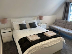 Rosey Lodge -1Bedroom Cousy Flat - Parking, Netflix, WIFI - Close to Blenheim Palace & Oxford - F5